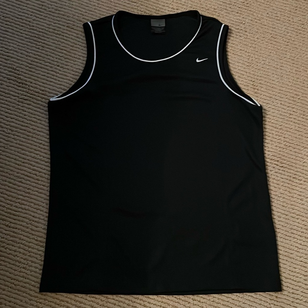 Sleeveless dri fit blk size L sleeveless top  in perfect condition.